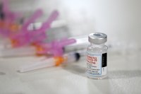 Първите дози от ваксината на "Модерна" пристигат в България