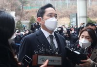 За корупция: Осъдиха шефа на "Самсунг" на две години и половина затвор