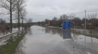 Пътят Царево - Резово е затворен. В Дебелт евакуираха хора заради наводнени къщи