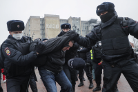 Над 860 са арестуваните вече на митинга за Навални