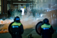 Над 70 задържани при нов протест срещу ковид мерките в Нидерландия