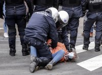 Арести по време на незаконен протест срещу мерките в Брюксел
