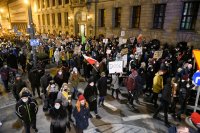 снимка 3 Поредни протести срещу забраната за аборти в Полша, има задържани