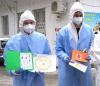 снимка 4 Деца подариха топъл обяд и картички на медиците в COVID-отделението на Александровска болница