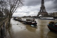 снимка 1 Наводнения в Югозападна Франция, река Сена заля мост в Париж (Снимки)
