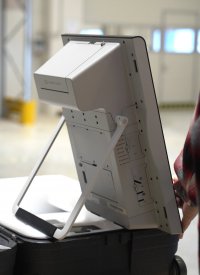 снимка 1 Показаха машините, с които ще гласуваме на изборите
