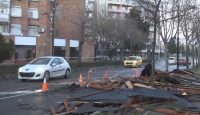 Бурята отнесе покрив на жилищен блок в Несебър