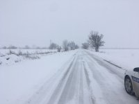 Снежната покривка изненада тираджии край Калофер и Песнопой