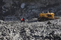 снимка 4 Издирват 35 работници в тунел след срутването на хималайски ледник