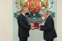 снимка 10 Президентът Радев връчи високи държавни отличия на български творци и общественици