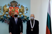 снимка 5 Президентът Радев връчи високи държавни отличия на български творци и общественици