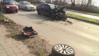снимка 5 Тежка катастрофа с челен удар затрудни трафика във Варна (СНИМКИ)