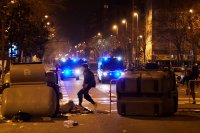 снимка 1 Трета нощ на сблъсъци и безредици в Испания заради осъдения рапър
