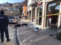 Мъж вилня с бухалка в магазин във Велико Търново
