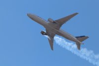 Защо "Боинг 777" се разпадна по време на полет?