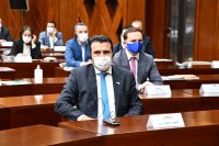 Правителството на Зоран Заев оцеля след вота на доверие