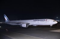 Самолет на "Ер Франс" кацна аварийно на Летище София заради буйстващ пътник