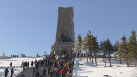 Политици и граждани почетоха паметта на героите на връх Шипка (Обзор)