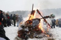снимка 4 Руснаците изпратиха зимата с ритуала Масленица (Снимки)