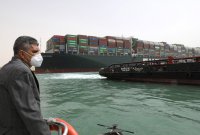 снимка 4 Суецкият канал остава затворен: Светът губи по 400 млн. долара на час