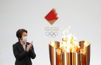 снимка 2 Запалиха Олимпийския огън за игрите в Токио (Снимки)