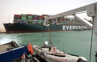 Стоки за 10 милиарда долара са блокирани в Суецкия канал