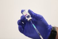 Берлин спира ваксинацията с "Астра Зенека" за хора под 60 години