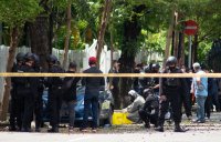 Експлозия пред католическа църква навръх Палмова неделя в Индонезия