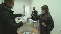 Българите в Република Северна Македония гласуват - висока избирателна активност в Охрид