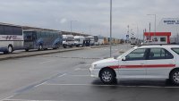 снимка 1 15 автобуса със секционни избирателни комисии изчакват на Морската гара в Бургас