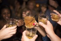 Забраняват алкохола в заведенията в Тайланд заради COVID-19