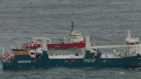 Успяха да закачат за тегличи бедстващия кораб край Норвегия