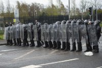 снимка 3 С камъни и коктейли "Молотов": замеряха полицията в Белфаст