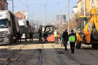 Започна ремонтът на трасето по трамвайна линия 5 (СНИМКИ)