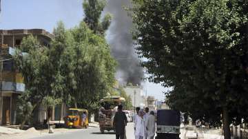 Мощен взрив на кола бомба в Афганистан, най-малко 30 са убити, 60 са ранени