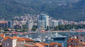 Черна гора отваря границите си за туристи от Източна Европа