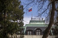Без промяна на броя на служителите в консулствата в Чехия и Русия