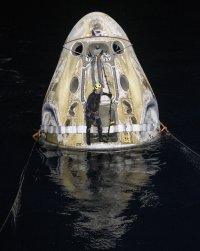 снимка 5 Добре дошли! Четирима астронавти от капсулата на "Спейс Екс" кацнаха на Земята