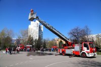 снимка 2 Подновиха обученията по пожарна безопасност в училище