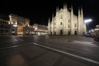 Нова реалност: Призрачна вечерна тишина на Милано (Снимки)