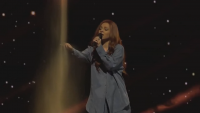 Виктория с жест към баща си в първата си репетиция за Евровизия