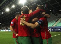 снимка 1 Младежите на Португалия са на полуфинал след мач с 8 гола