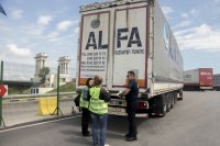 Връщат камионите с отпадъци, задържани на границата ни с Турция