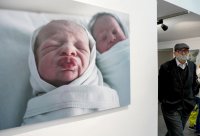 снимка 9 Фотографска изложба показва първите глътки въздух на бебетата (Снимки)