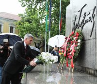 Премиерът Стефан Янев отдаде почит на подвига на Христо Ботев във Враца