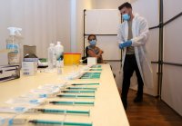 Над 660 души се ваксинираха в осемте мобилни кабинети в София