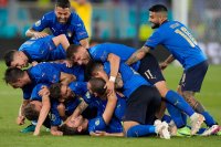 Италия изнесе нова лекция и удари с 3:0 и Швейцария