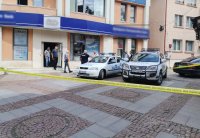 Грабеж и стрелба в банка в Дупница, има ранена жена