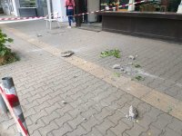 Падна голяма отломка от фасада на сграда в София (СНИМКИ)
