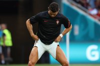 снимка 18 Унгария рухна пред европейските шампиони и рекордьора Роналдо